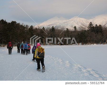 Winter Shiretoko Five Lakes Eco Tour (Scenery strolling around Lake Shiretoko Five Lakes with snowshoe while looking at Mt. Winter Shiretoko Five Lakes Eco Tour (Scenery strolling around Lake Shiretoko Five Lakes with snowshoe while looking at Mt. 59312764