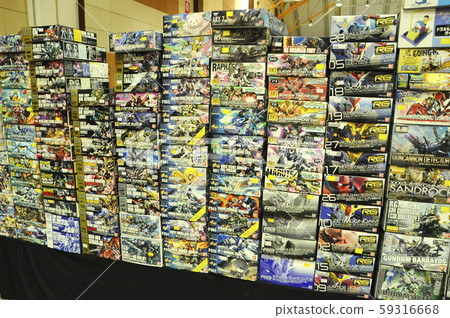 Various types of model kit toy boxes are stacked overlapping and sold to fans. 59316668