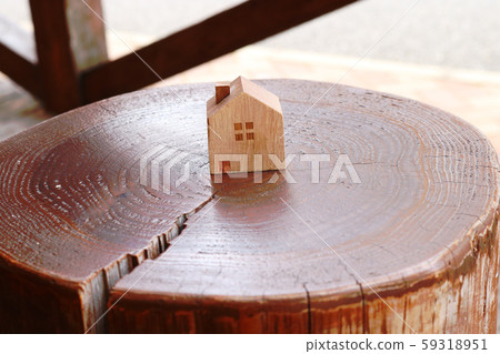 Toy house on stump 59318951