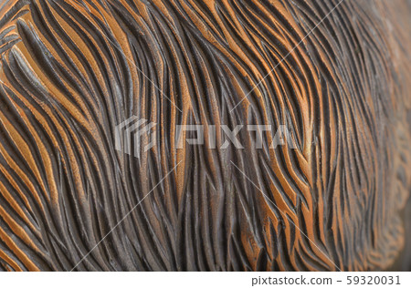 The bronze texture with lines on it. 59320031