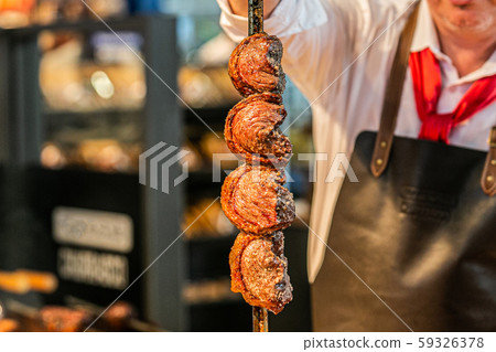 The chef in the kitchen prepares  food 59326378