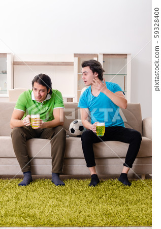 Friends watching football at home 59328400