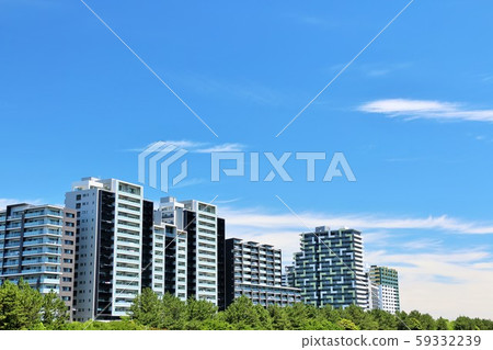 Refreshing summer blue sky and apartment Refreshing summer blue sky and apartment 59332239