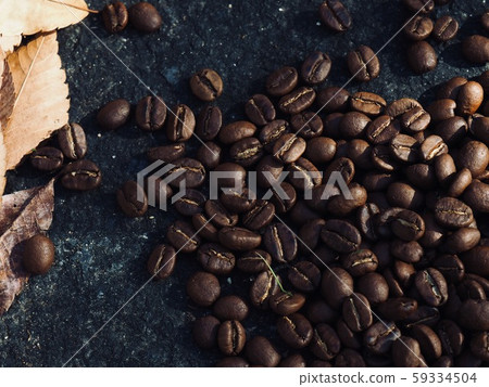 Roasted coffee beans and fallen leaves 59334504