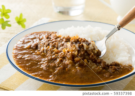 Spicy, spicy tomato keema curry 59337398