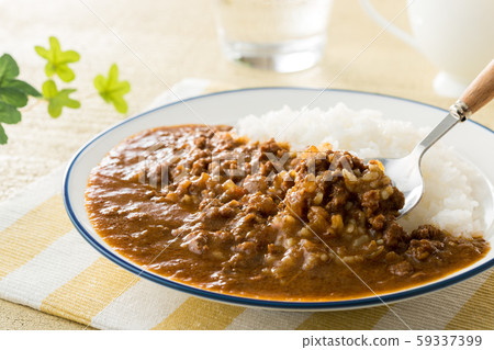 Spicy, spicy tomato keema curry 59337399