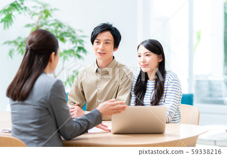 Young couple (consulting) 59338216
