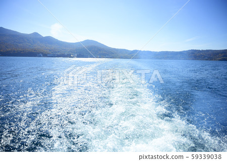 Lake Toya Pulling Wave (view from pleasure boat) 59339038