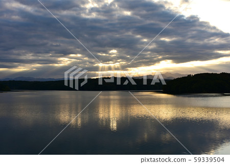 湖邊的黃昏 湖邊的黃昏 59339504