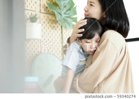 家庭生活方式祖母,父母和子女 家庭生活方式祖母,父母和子女 59340274