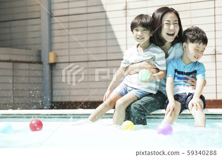 Family playing in the pool Family playing in the pool 59340288