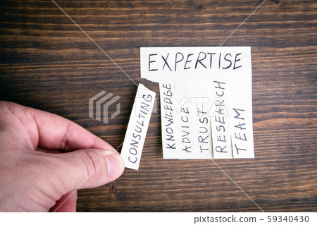 Expertise concept. Sticky note on wood background 59340430