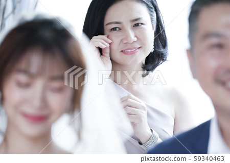 Family daughter wedding 59340463