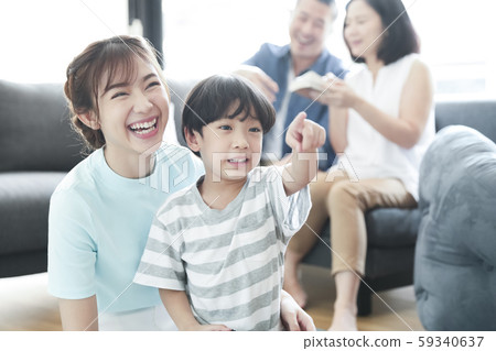 Family Lifestyle Parents and children playing games 59340637
