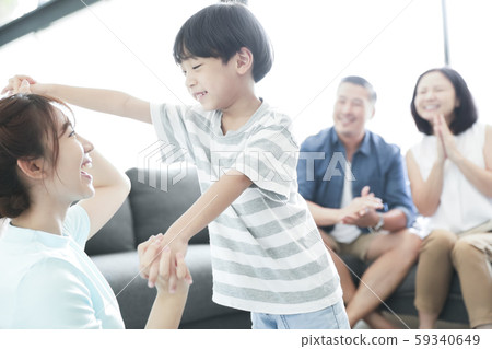 家庭生活方式四口之家 家庭生活方式四口之家 59340649
