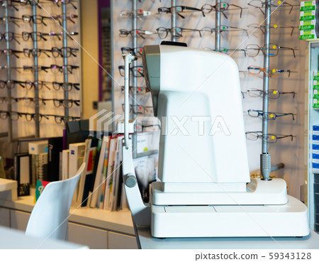 Auto refractometer in optical store 59343128