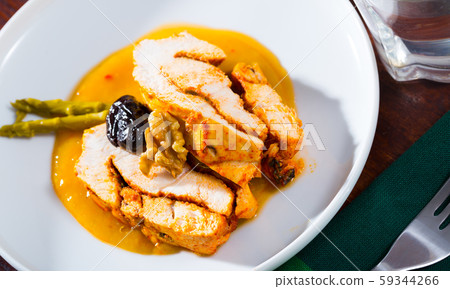 Spicy turkey breast in mango sauce Spicy turkey breast in mango sauce 59344266