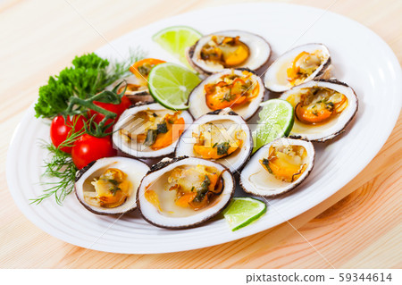 Baked dog cockles with lemon 59344614