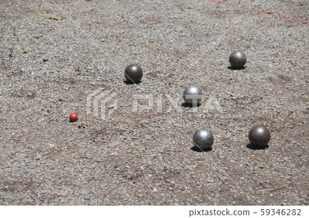 Metallic petanque five balls and a small red wood 59346282