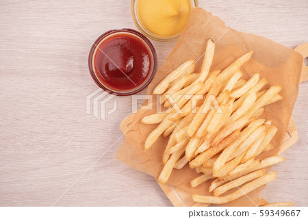 薯條 砧板 wooden head background 茄醬黃芥趥膬 French fries fried potatoes 薯條 砧板 wooden head background 茄醬黃芥趥膬 French fries fried potatoes 59349667