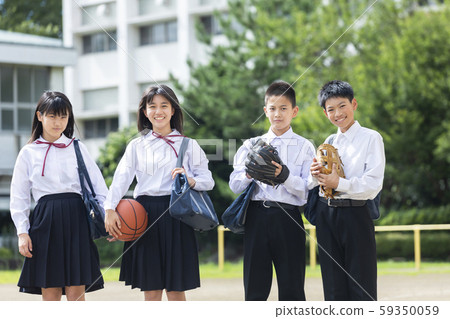 Junior high school student smile school life 59350059