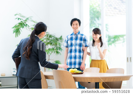 Young couple (interior) 59351028