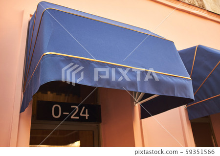 Blue canopy above the entrance to the restaurant 59351566