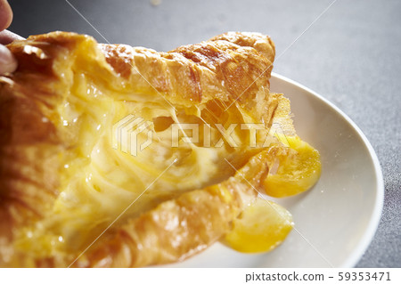 Cheese croissant Cheese croissant 59353471