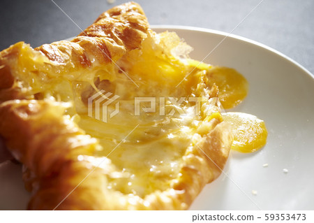 Cheese croissant Cheese croissant 59353473