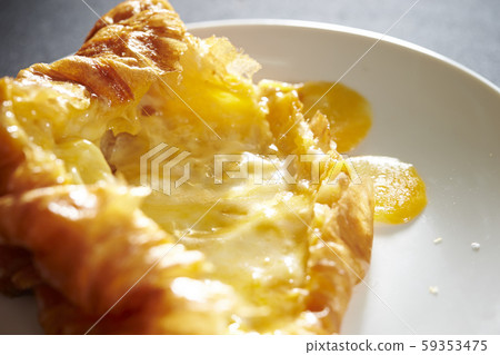 Cheese croissant Cheese croissant 59353475