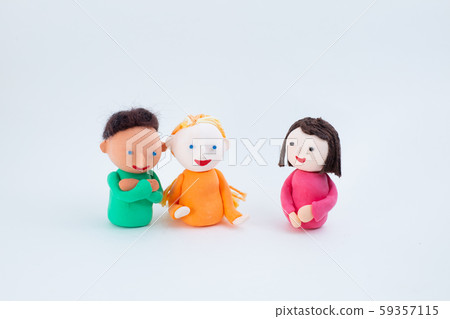 手工紙泥娃娃與外國人進行英語對話課和國際交流 59357115