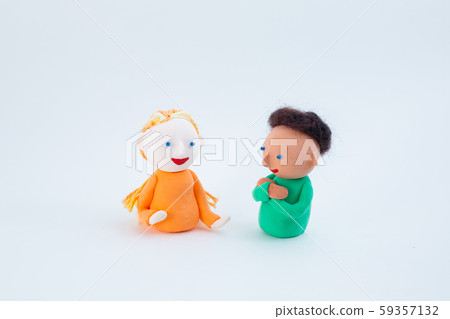 手工紙泥娃娃與外國人進行英語對話課和國際交流 59357132