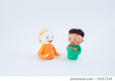 手工紙泥娃娃與外國人進行英語對話課和國際交流 59357144