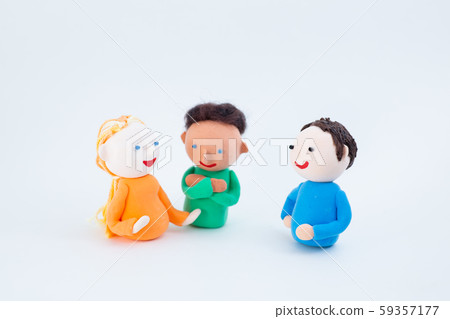 手工紙泥娃娃與外國人進行英語對話課和國際交流 手工紙泥娃娃與外國人進行英語對話課和國際交流 59357177