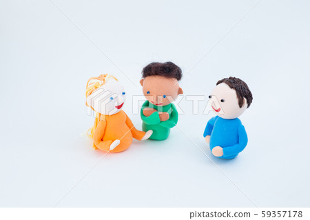 手工紙泥娃娃與外國人進行英語對話課和國際交流 手工紙泥娃娃與外國人進行英語對話課和國際交流 59357178