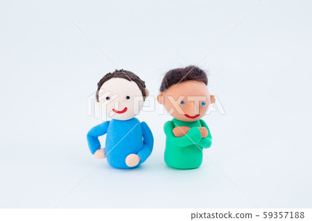 手工紙泥娃娃與外國人進行英語對話課和國際交流 59357188