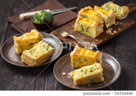 Broccoli, cheese and leek tart, vegetarian cuisine. Broccoli, cheese and leek tart, vegetarian cuisine. 59358486