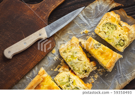 Broccoli, cheese and leek tart, vegetarian cuisine. Broccoli, cheese and leek tart, vegetarian cuisine. 59358493
