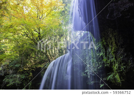 Nabegataki dyed in the colors of autumn Nabegataki dyed in the colors of autumn 59366752