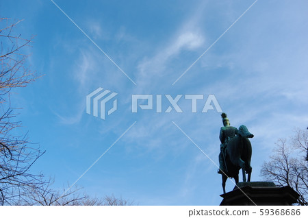 Bronze statue of a great figure in a military uniform straddling the blue sky and horse Bronze statue of a great figure in a military uniform straddling the blue sky and horse 59368686