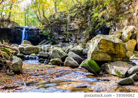 Autumn leaves of the Mageno Valley [Minamioguni-machi, Aso-gun, Kumamoto Prefecture] 59369862