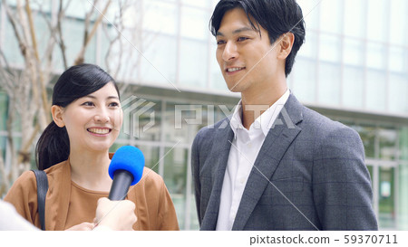 Street interview couple 59370711
