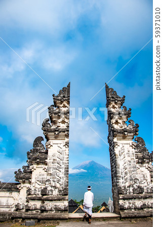 印度尼西亞巴厘島南邦寺的天堂門 59371010
