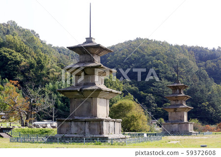 National Treasure No. 112, Three-story Stone Tower 59372608
