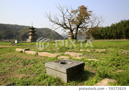 National Treasure No. 112, Three-story Stone Tower 59372629