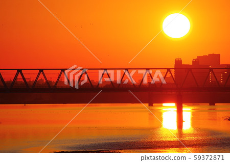 Sunrise and Keio Line Tamagawa Bridge viewed from Tamagawahara Bridge Sunrise and Keio Line Tamagawa Bridge viewed from Tamagawahara Bridge 59372871