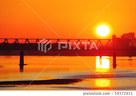 Keio Line passing through the Tamagawa Bridge and the morning glow seen from the Tamagawahara Bridge Keio Line passing through the Tamagawa Bridge and the morning glow seen from the Tamagawahara Bridge 59372911