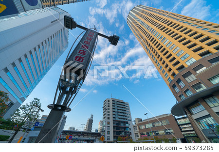 日本的東京城市景觀中目黑站前的中目黑地圖集塔和中目黑門鎮的景色 59373285