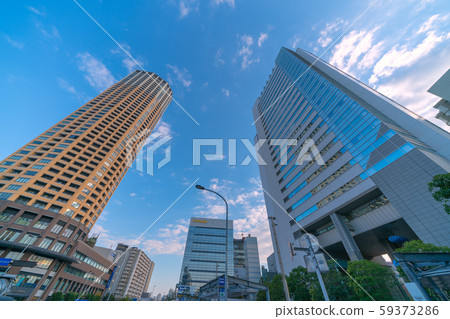 日本的東京城市景觀中目黑站前的中目黑地圖集塔和中目黑門鎮的景色 日本的東京城市景觀中目黑站前的中目黑地圖集塔和中目黑門鎮的景色 59373286