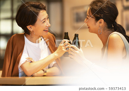 Women liquor beer toast Women liquor beer toast 59373413